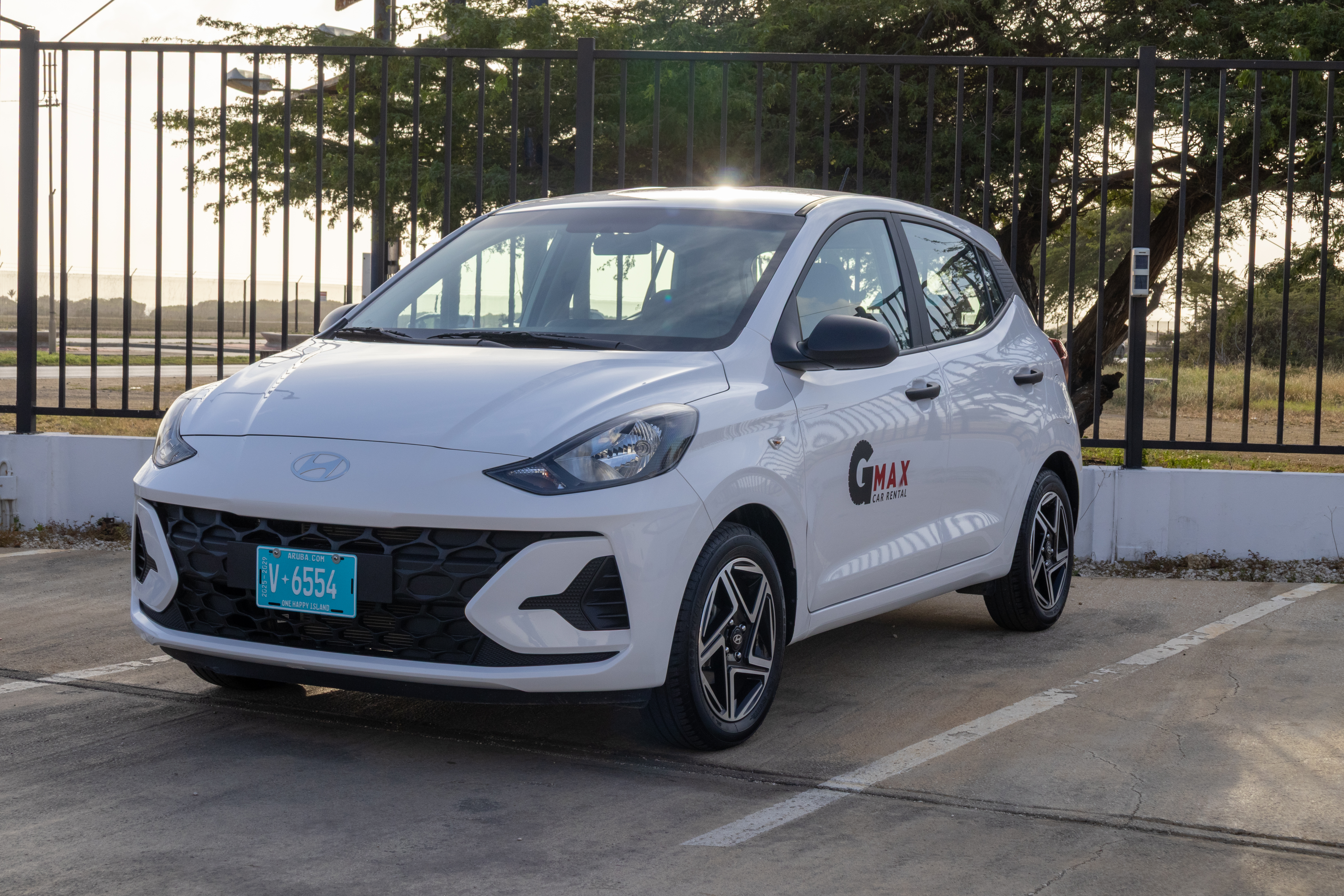Hyundai Grand i10 ( sedán and hatchback)  2024-2026